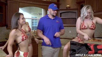 Kelsi Monroe, flexible PAWG, fucks pizza delivery guy in front of BFFs