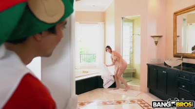 Busty babe Michele James treats Santa's Elf to her hairy pussy