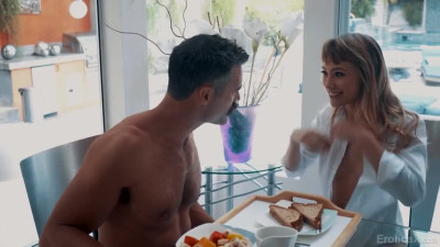 Thin GF Ivy Wolfe turns breakfast into sensational sex