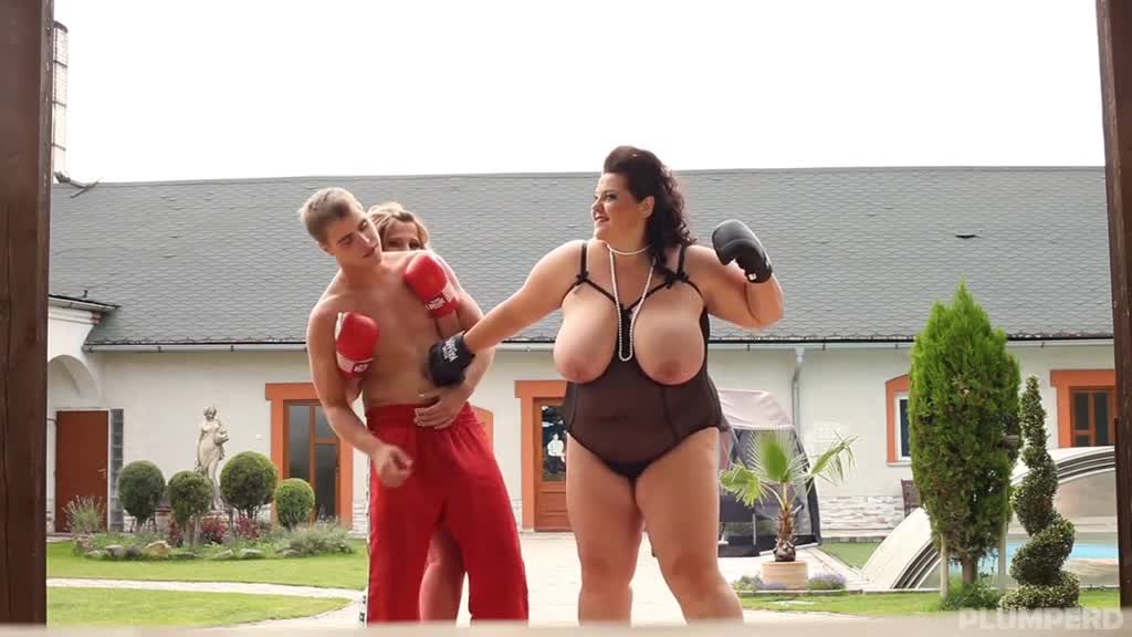 Boxing trainer fucks two big beautiful women outdoors Porn Videos | ePornFap.