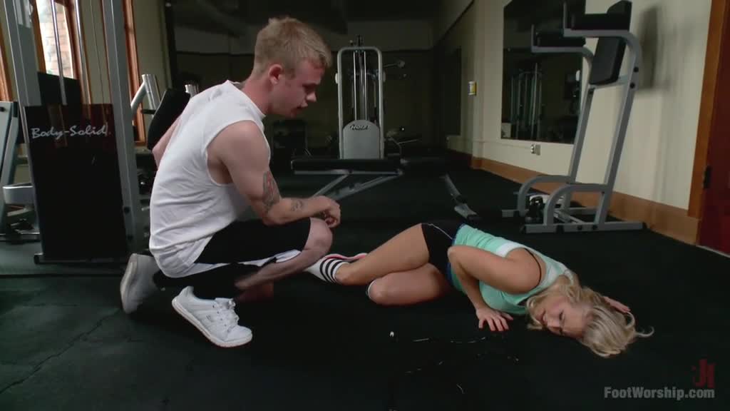 Pervy coach licks Angel Allwood’s feet and eats her out in a gym Porn Videos | ePornFap.