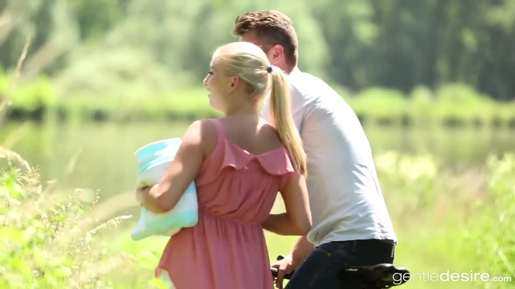 Romantic boyfriend fucks Cayla Lyons on a date by the lake Porn Videos | ePornFap.