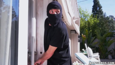 Lana Rhoades is so pissed off with her BF that fucks a burglar