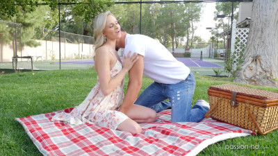 Teen Emma Hix gets toyed and fucked at picnic in a park