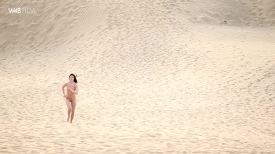 Czech teen Lady Dee runs in a desert and masturbates lying on a hot sand