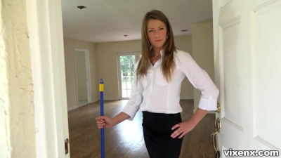 Real estate agent Kirsten Lee fucks a big cocked plumber