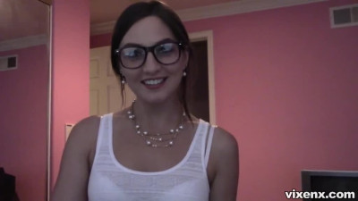 Real estate agent Pepper Xo wanna fuck to get some cash