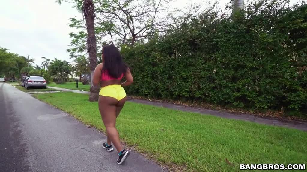 Black gurl with monster curves Ms Yummy got picked up after jogging Porn Videos | ePornFap.