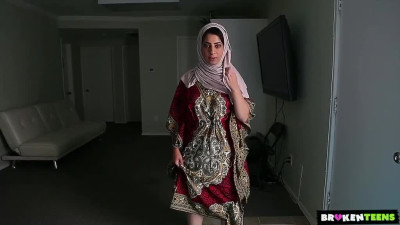 Third wife of Pakistani immigrant Nadia Ali cheats with fat American cock