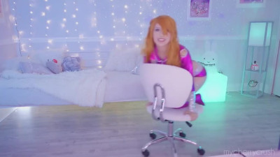 Redhead cutie has enough toys to stretch her Ass in webcam show