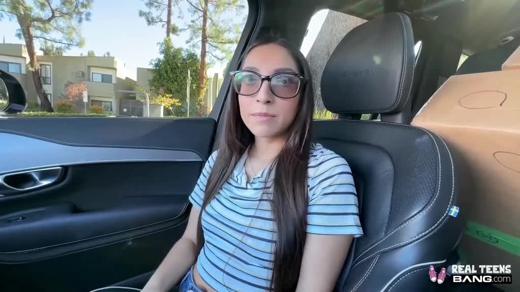 Getting a glasses nerdy teen Madison Wilde got give head both in public nad in private Porn Videos | ePornFap.