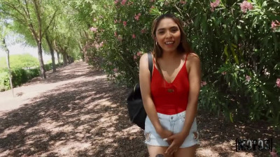 Shy Petite Latina Picked Up for an Outdoor Quickie