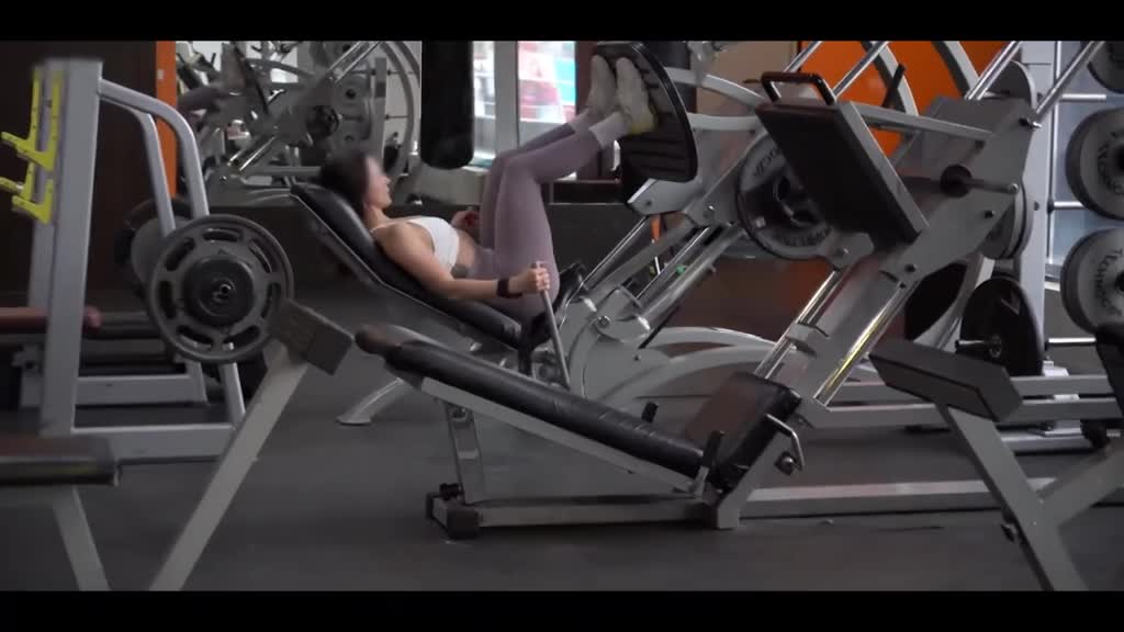 Fit babe Persey gets quite horny in the gym, waiting for her BF to cum on her Porn Videos | ePornFap.