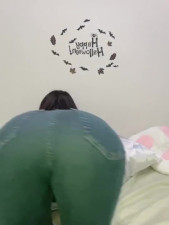 Korean beauty with a huge ass did a little striptease